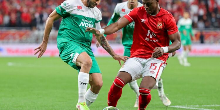 Raja Casablanca midfielder Mohsine Moutaouali (L) led the Moroccan club to a 1-0 win over Entente Setif | AFP