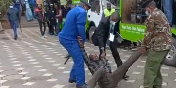 Police whisk away the protestor from IEBC's Tuesday, July meeting at KICC, Nairobi.PHOTO/COURTESY