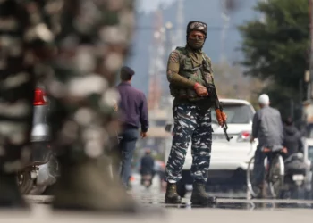Indian security officer manning the street in Srinagar.
Photo: Courtesy