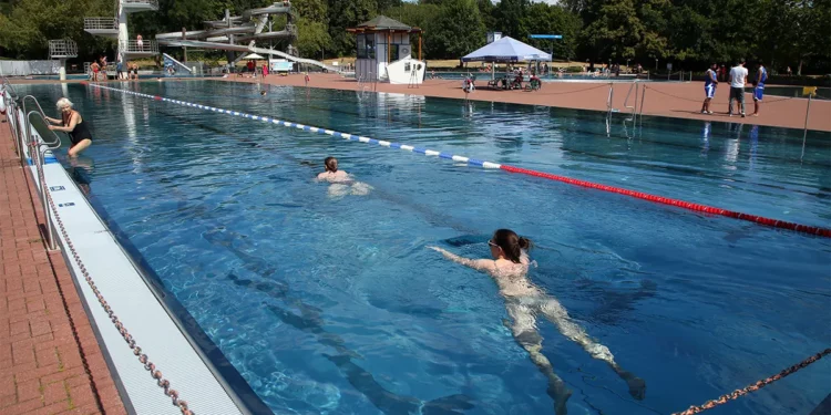 Berlin allows topless swimming in public pools :PHOTO/Courtesy