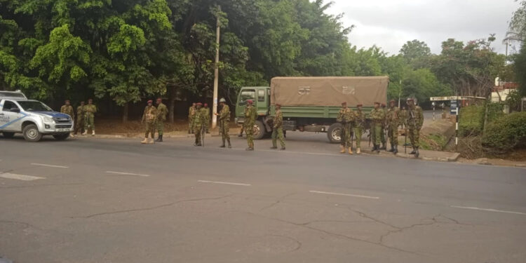 Officers from the General Service Unit (GSU) at a barricade on Procession Way Nairobi.PHOTO/COURTESY