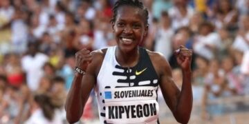 Faith Kipyegon smashed three world records .
