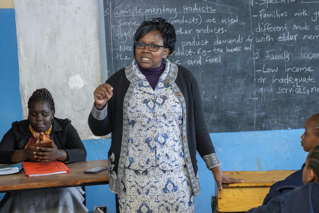 Rwandan Refugee Octave Gives Back to his Former School in Kenya 