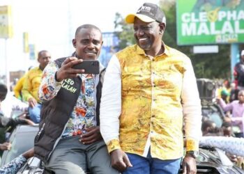 UDA Secreatry General Clephas Malala takes a selfie with President William Ruto during a campaign.