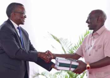 President William Ruitpo (right) receives the final police reforms report from former Chief Justice David Maraga on November 16, 2023.