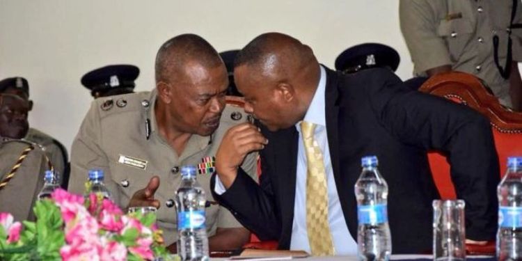 Former Assistant IG of the NPS King'ori Mwangi (left) and former DCI boss George Kinoti chat in a past function. 