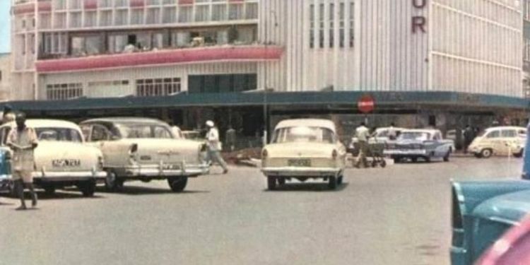 An old ohoto shwing traffic around the Ambassadeur building in Nairobi. 