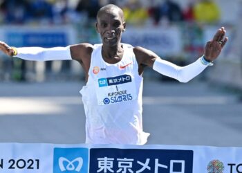 Eliud Kipchoge wins the Tokyo Marathon 2021.