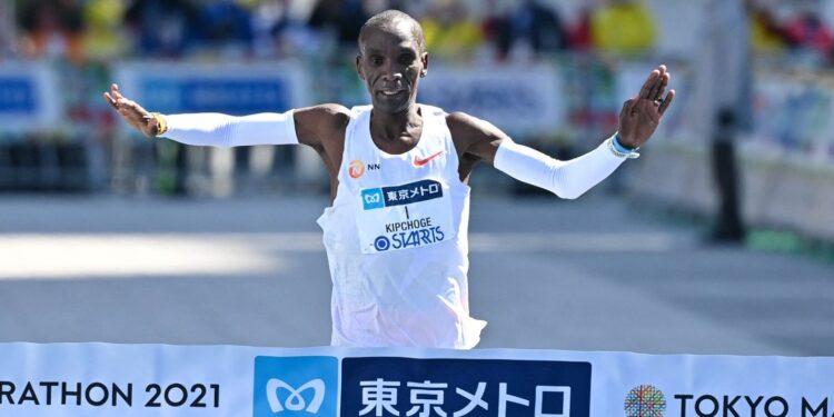 Eliud Kipchoge wins the Tokyo Marathon 2021.