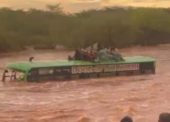 A photo of the bus swept by floods along Garissa-Nairobi Highway.PHOTO/RMS.
