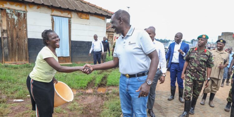 President William Ruto assessed the floods situation in Kiamaiko, Nairobi County. PHOTO/PCS.