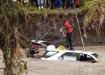 The body of Chief Inspector Cyprian Walunya Kasil being retrieved from River Kware. PHOTO/Screengrab