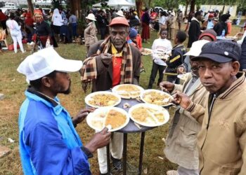 A past photo of residents in Mount Kenya enjoying 'Mchele Nyama' at the Sagana State Lodge.
