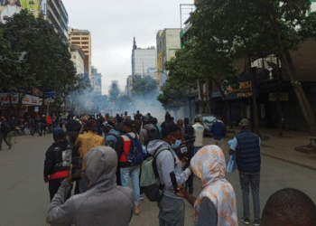 Tear gas lobbed in Nairobi CBD. PHOTO/ The Kenya Times