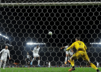 Paris Saint-Germain's Brazilian defender Marquinhos (2rdR) scores his team's third goal against Angers in Ligue 1 | AFP/JEAN-FRANCOIS MONIER