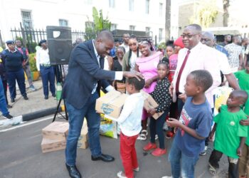 Nairobi Governor Johnson Sakaja interacts with children after lighting the governors Christmas tree at city hall.Photo/Courtesy