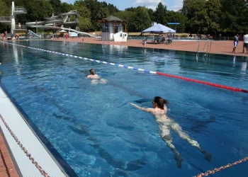 Berlin allows topless swimming in public pools :PHOTO/Courtesy