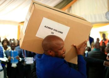 Lang'ata MP Felix Odiwuor carries a box containing evidence documents during the Azimio presidential election petition in August 2022.