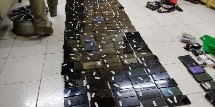 DCI Recovers Hundreds of Stole Mobile Phones in Nairobi CBD