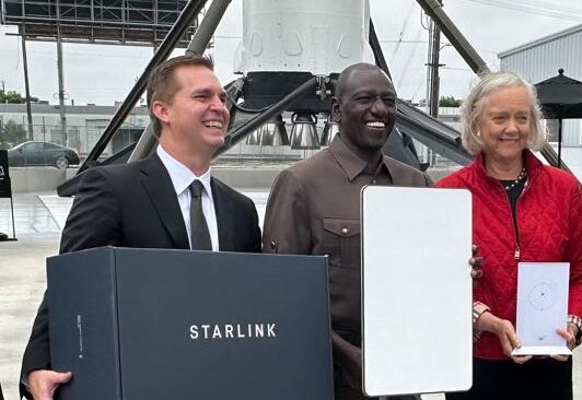 President William Ruto (center) poses for a photo with US Ambassador to Kenya Meg Whitman (right) and a Starlink executive after a meetig on September 16, 2023.