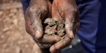 Govt' Shuts Down 3,000 Mining Companies