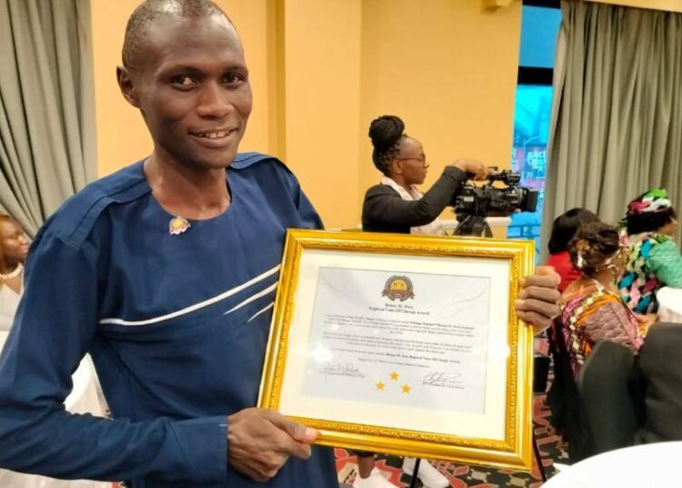  Top NMG Journalist Wins Biotechnology Award