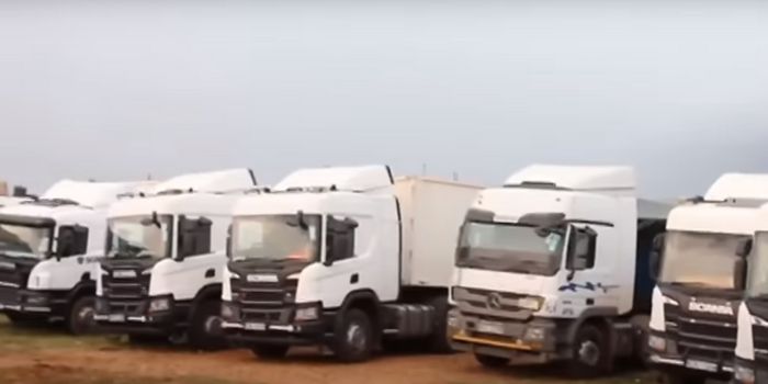 Kenyan Trucks at boarder