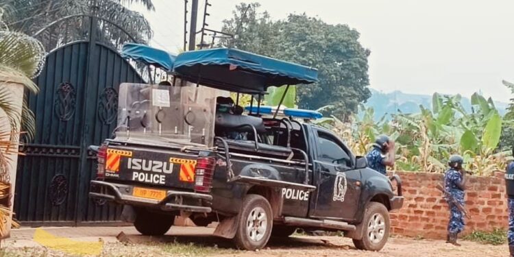 Uganda Police surround Bobi Wine home