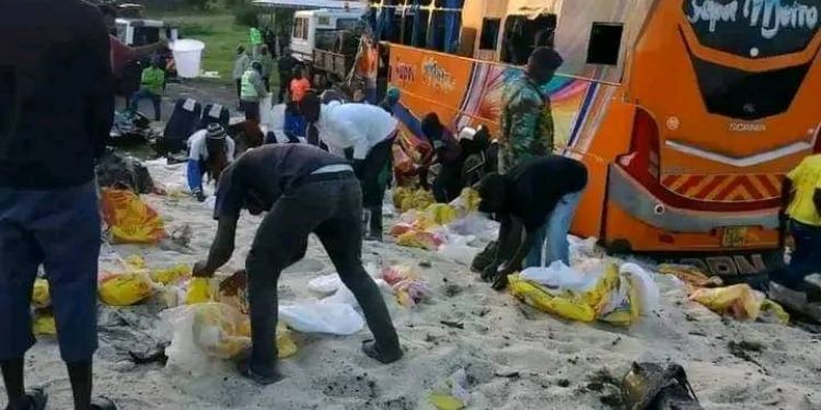 Passengers and locals try to salvage some goods after the Super Metro bus accident on January 29, 2024. 