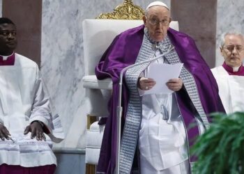 Pope Cautions Against Exposing Private Life on Social Media