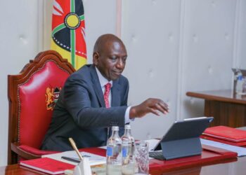 Ruto Honors 4 CSs With Presidential Awards