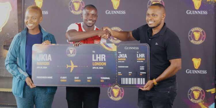 Sports Journalist Carol Radull (left), Christopher Omungala (center) during the presentation of the winner in the Guinness Clean Sheet competition. competition.