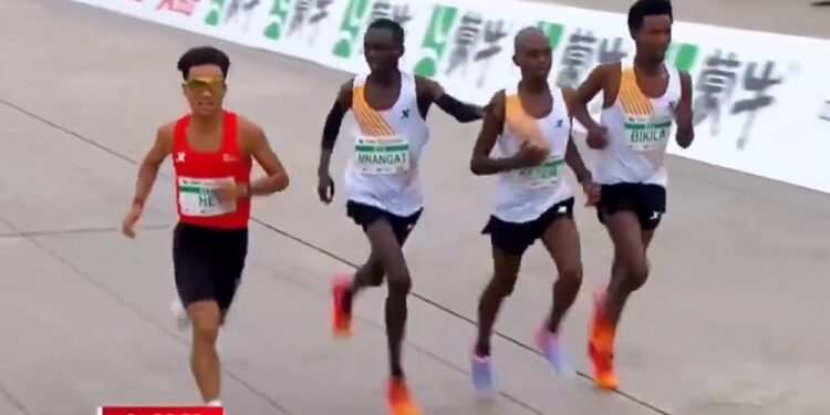 Kenyan Willy Mnangat Explains Why He Let Chinese He Jie Win Marathon