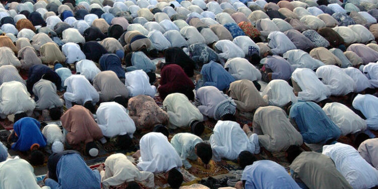 Millions of Indonesian Muslims pray to celebrate the end of Ramadan Eid-ul-Fitr, the month long of fasting, in Jakarta. 05 December 2002. PHOTO/ Courtesy