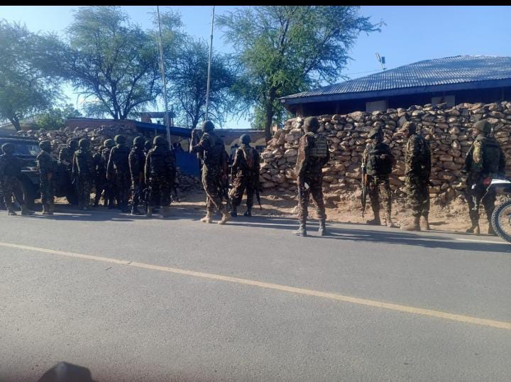 KDF soldiers sorround a police station in Turkana where four soldiers where detained in April 2024. 