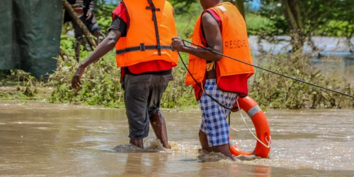 Kitengela Woman Screams for Help as Floods Maroon Homes