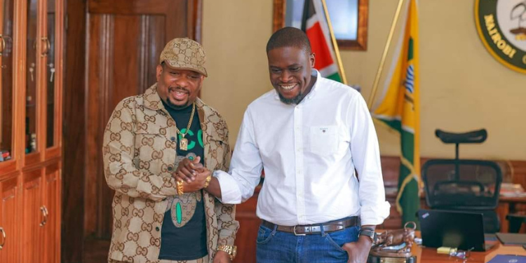 Former Nairobi Governor Mike Sonko (left) with the current Nairobi Governor Johnson Sakaja (right). Photo/Sonko (Facebook)